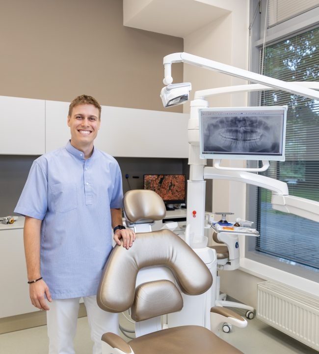MDDr. Lukáš Kollár Schill Dental Clinic